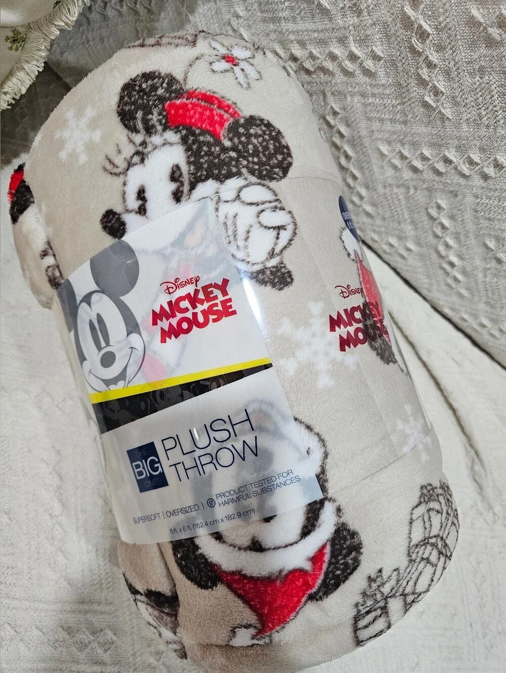 NWT The Big One Oversized Plush Mickey Mouse Christmas Throw Blanket, 5' x 6'